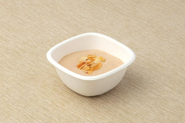 Date and praline panna cotta - Roasted almonds